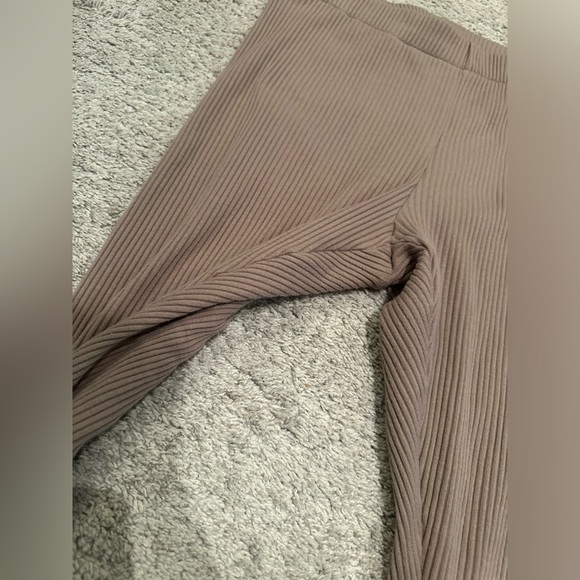Free with purchase over $30 / H&M women’s ribbed leggings - size L - Picture 2 of 4